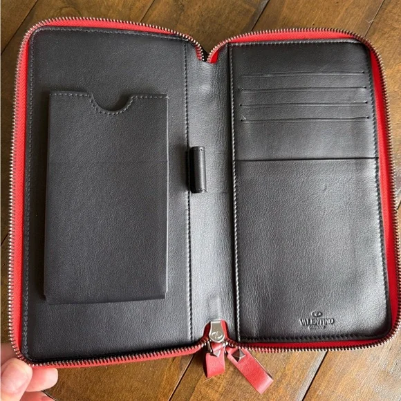 🌟🌟SOLD🌟🌟EUC Valentino Nappa Canvas Camouflage Rockstud Organizer Wallet - Picture 9 of 12